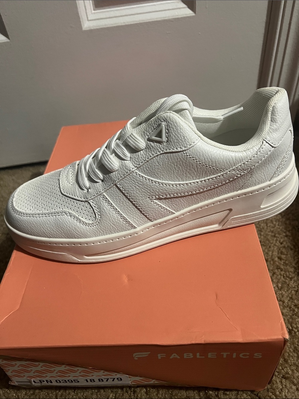 New never worn, Fabletics Women’s White Low-Top Athletic Sneaker